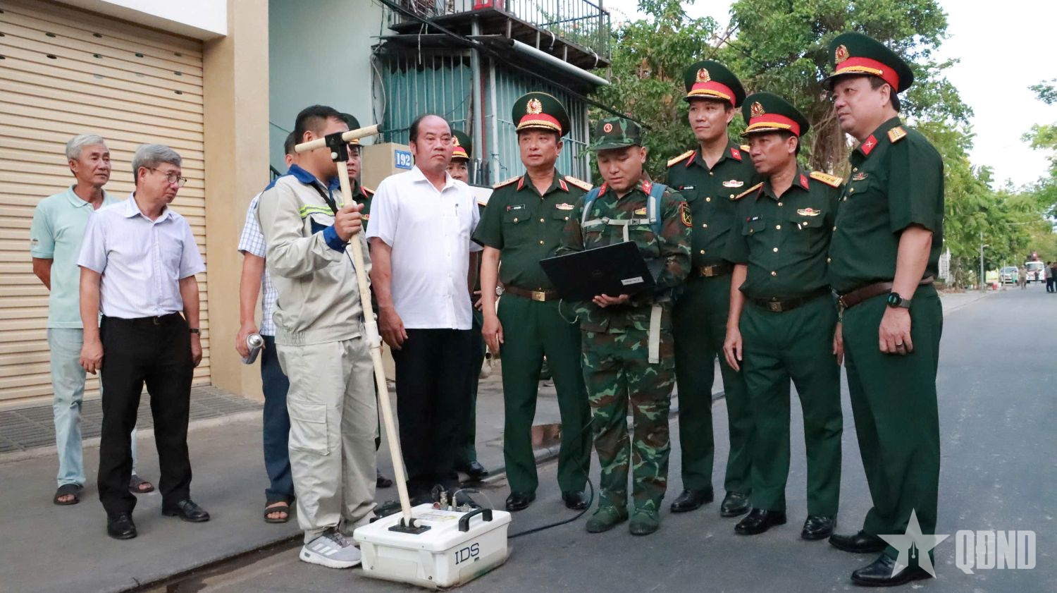 Thành phố Huế: Đánh giá sơ bộ kết quả sử dụng radar xuyên đất khảo sát các vị trí mộ tập thể liệt sĩ

